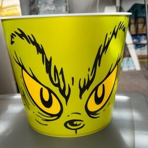 Grinch Face Bucket